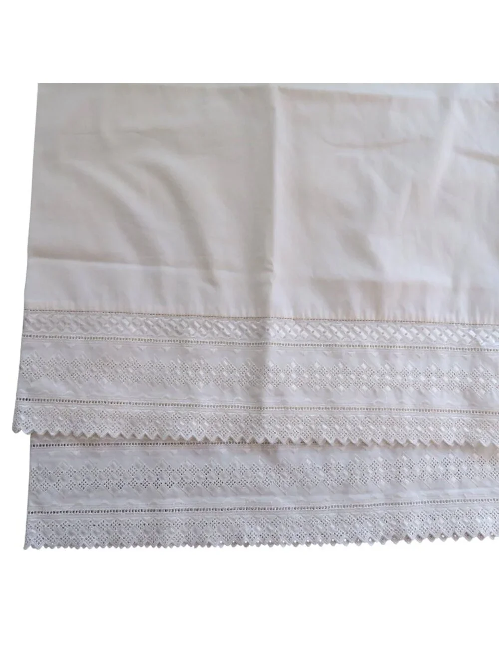 Vintage Cannon Standard/Queen Pillowcases Eyelet Lace Trim Off-White Cottagecore